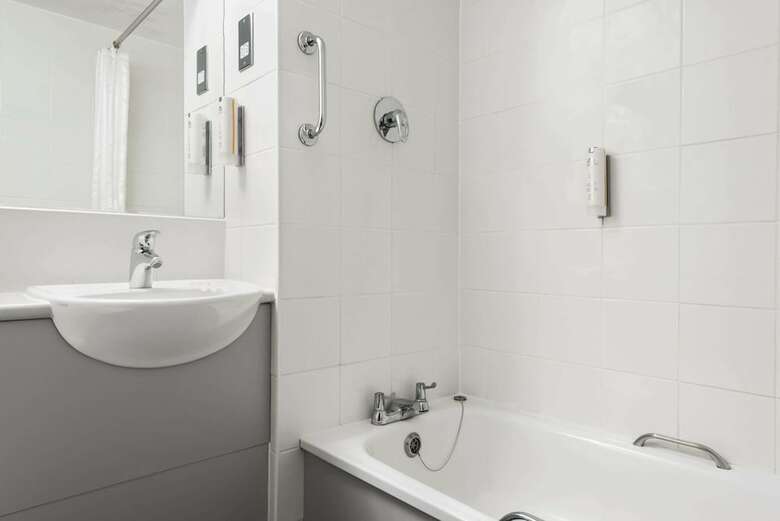 Hotel Days Inn By Wyndham Sedgemoor M5
