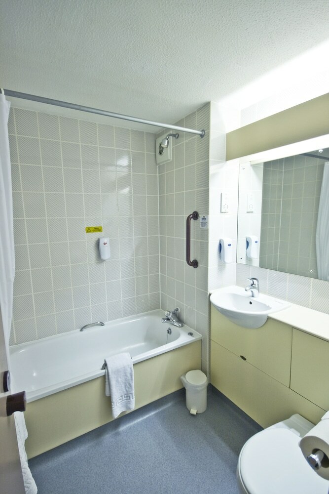 Hotel Days Inn By Wyndham Sedgemoor M5