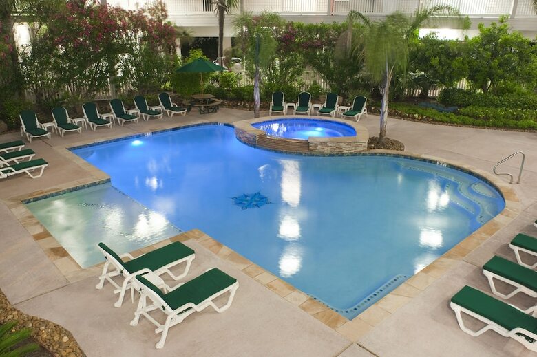 Hotel Casa Del Mar Beachfront Suites Onsite Team
