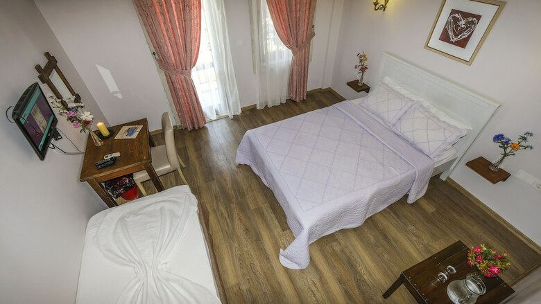 Karaburun Konak Hotel
