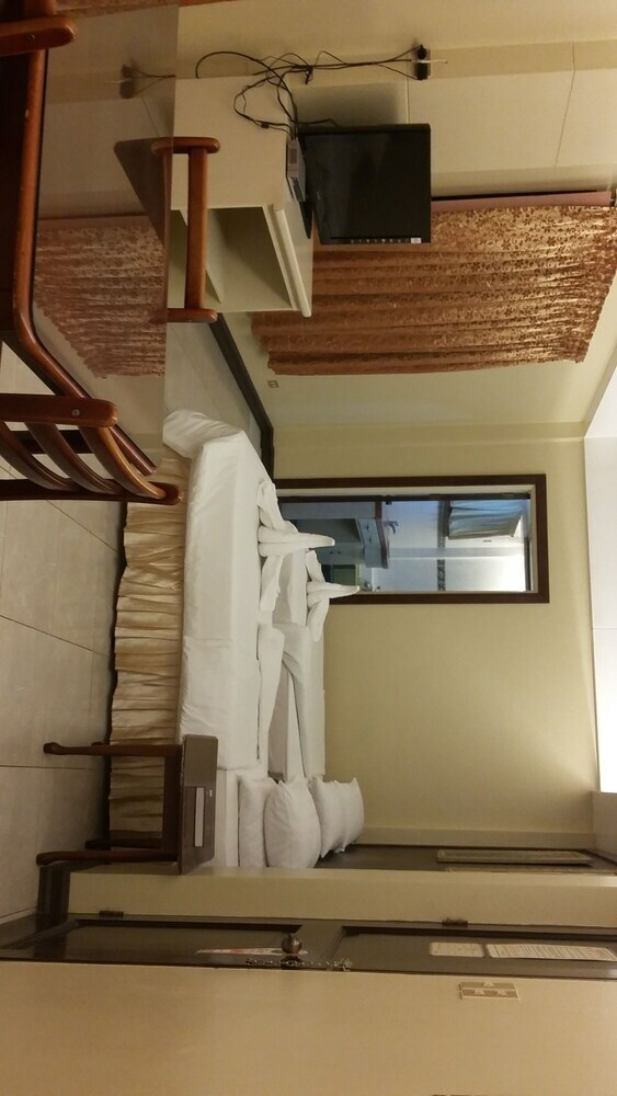 Hotel Dumaguete Royal Suite Inn