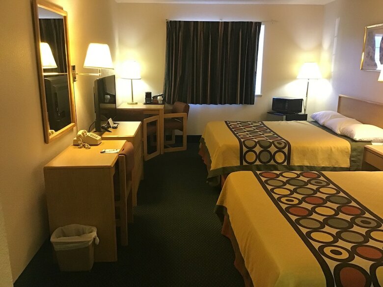 Hotel Super 8 By Wyndham Hamilton