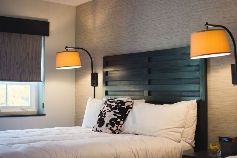 Motel Hi-ho: A Hi-tech Hotel