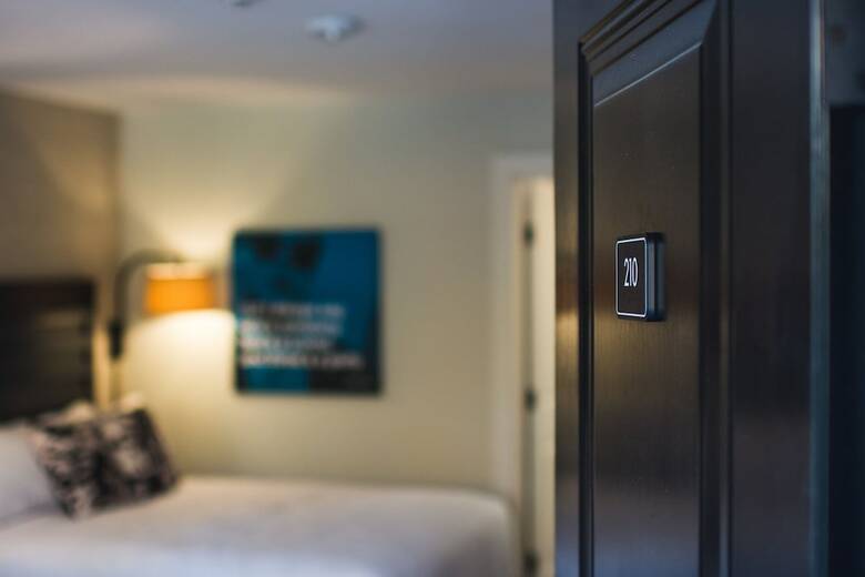 Motel Hi-ho: A Hi-tech Hotel