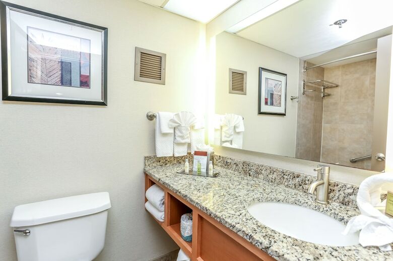 Hotel Doubletree By Hilton Virginia Beach