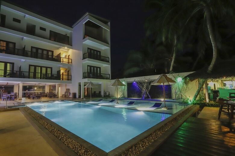 Sapphire Seas Beachfront Hotel