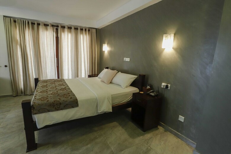 Sapphire Seas Beachfront Hotel