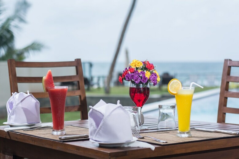 Sapphire Seas Beachfront Hotel