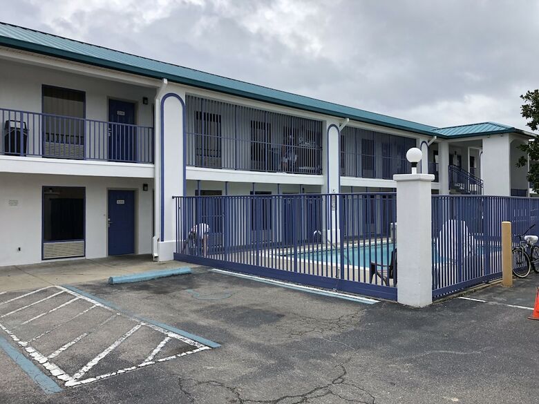 Motel 6 Pensacola - N.a.s.