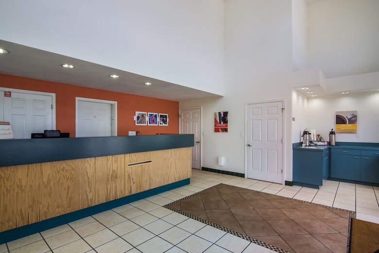 Motel 6 Pensacola - N.a.s.