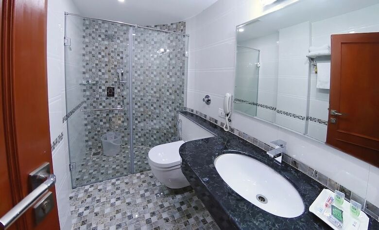 Metro Grand Hotel