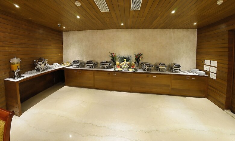 Metro Grand Hotel