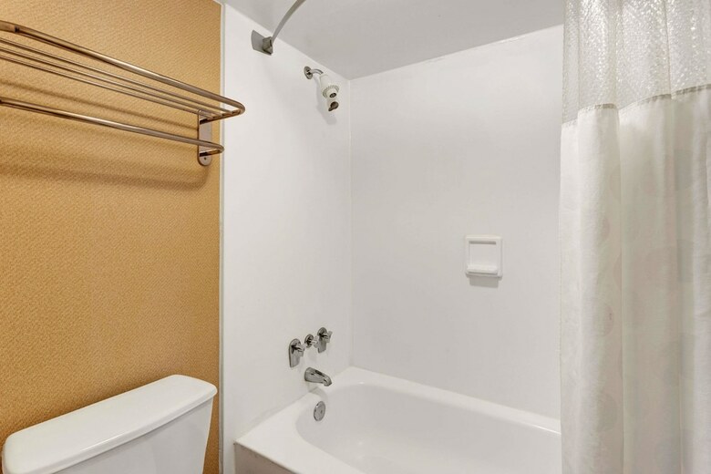 Hotel Ramada By Wyndham Baltimore West