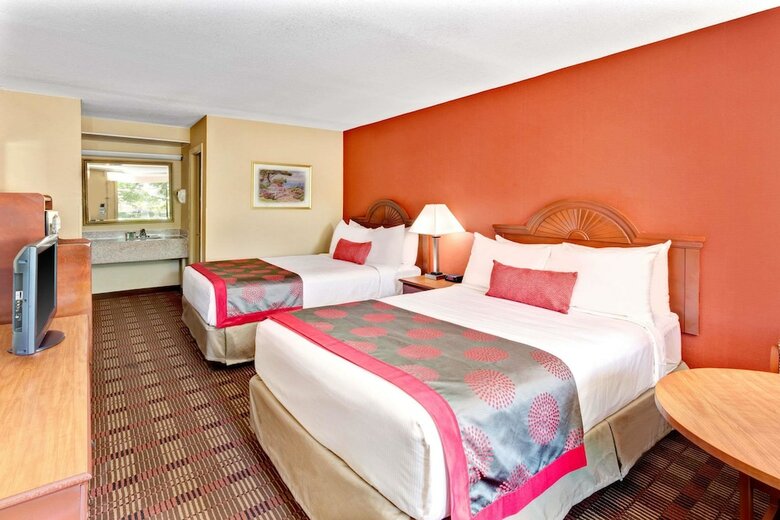 Hotel Ramada By Wyndham Baltimore West