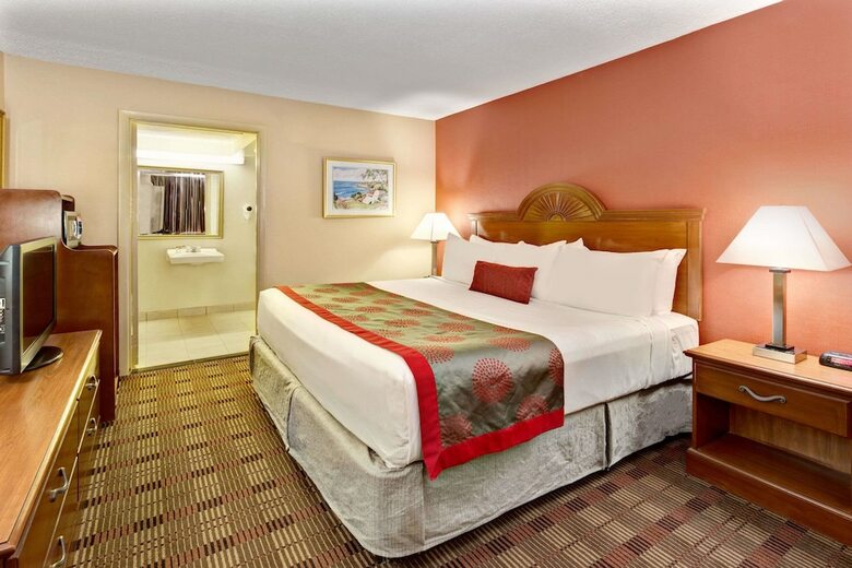 Hotel Ramada By Wyndham Baltimore West