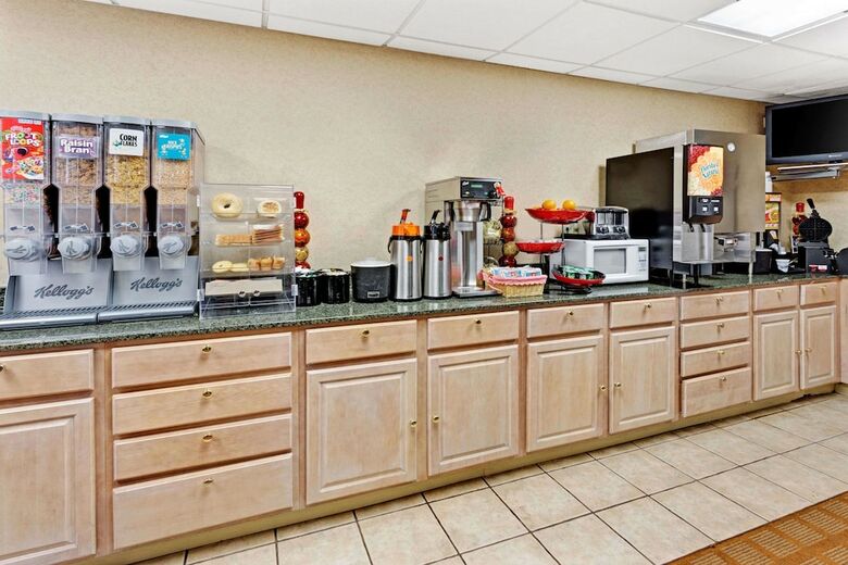 Hotel Ramada By Wyndham Baltimore West