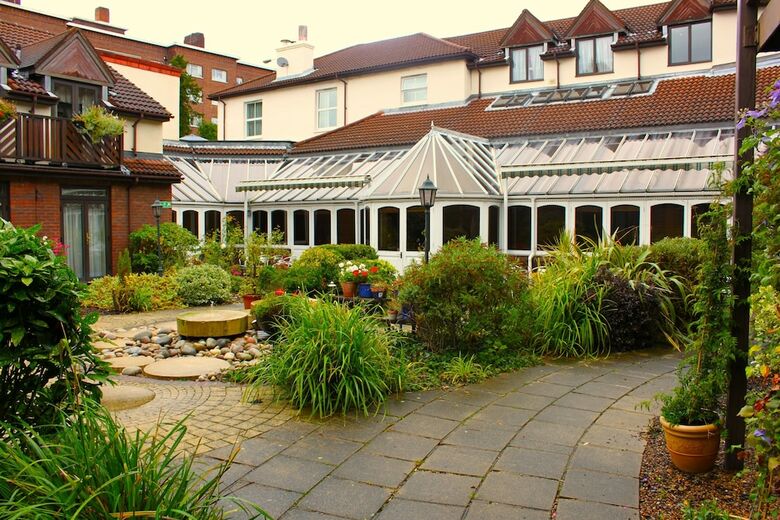 Kingston Lodge Hotel