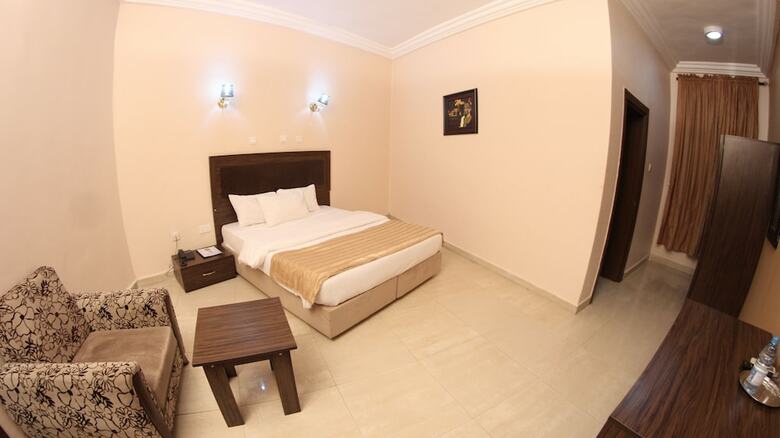 Residency Hotel Leophine House