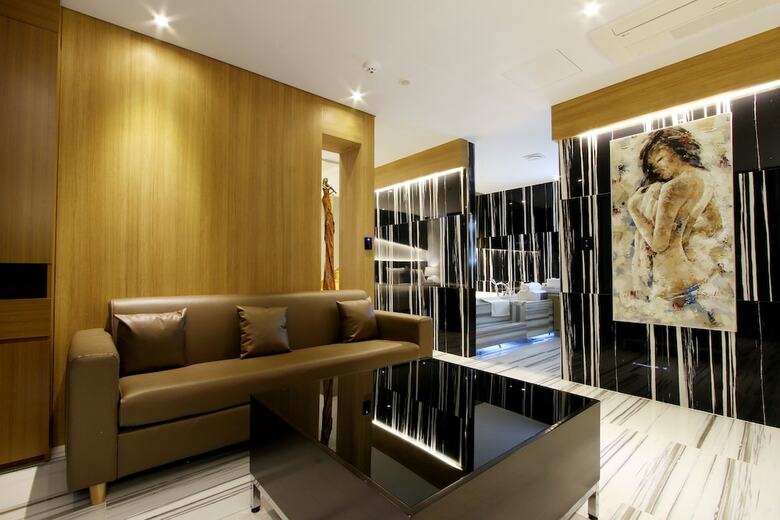Royal Prime Hotel