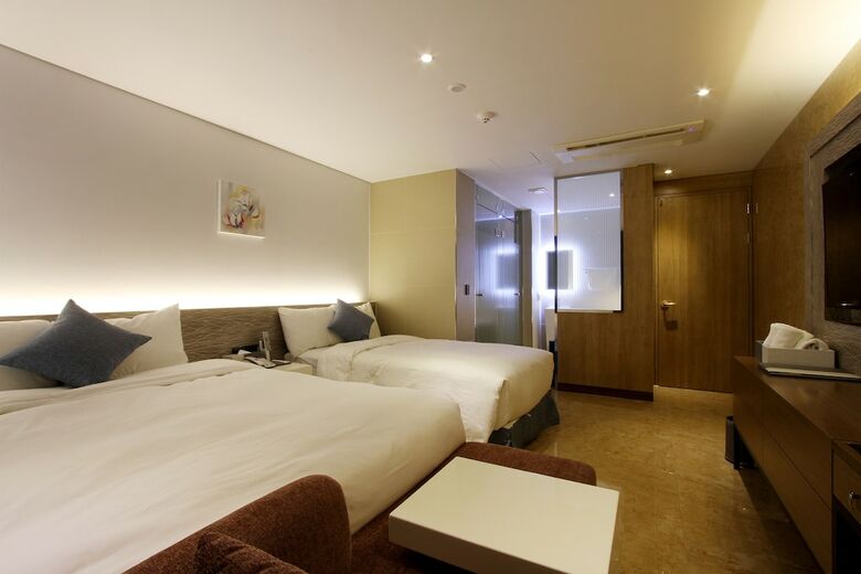Royal Prime Hotel