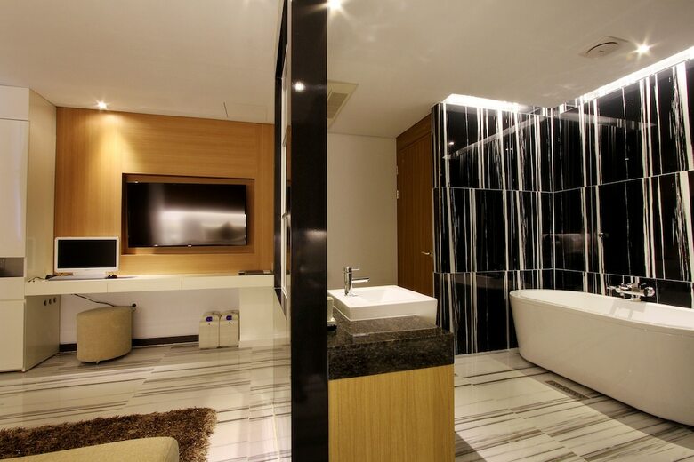Royal Prime Hotel