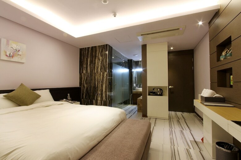 Royal Prime Hotel