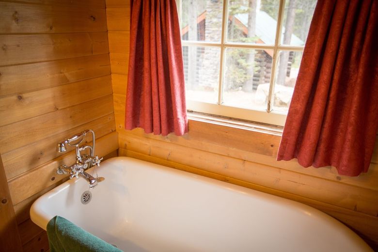 Storm Mountain Lodge Cabins & Dining