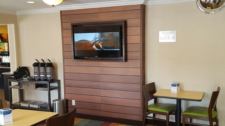 Hotel Quality Inn & Suites