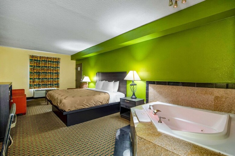 Hotel Quality Inn & Suites