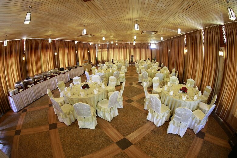 Hotel Shwe Pyi Resort