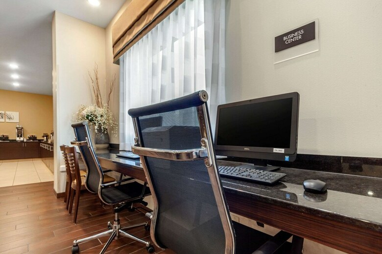 Hotel Mainstay Suites University