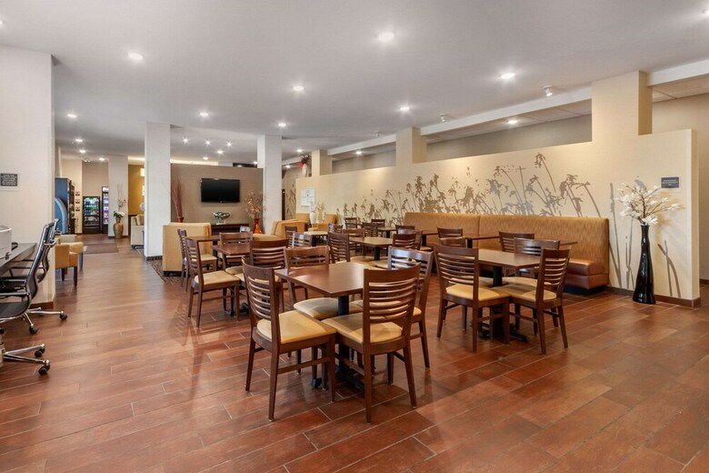 Hotel Mainstay Suites University
