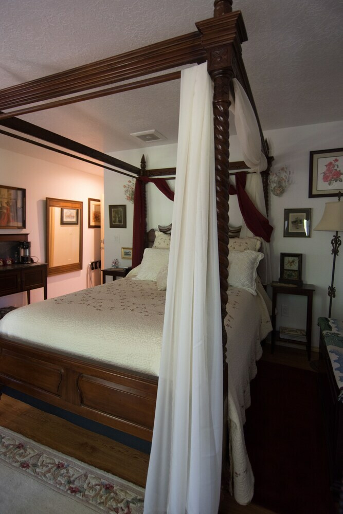 Red Horse Vineyard Bed & Breakfast