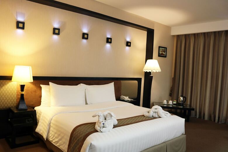 Avenue 64 Hotel