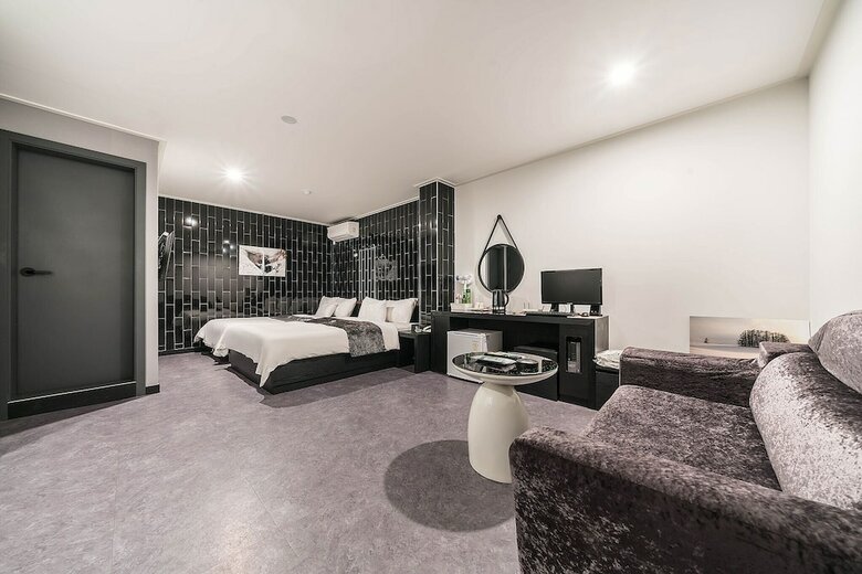 Line Hotel