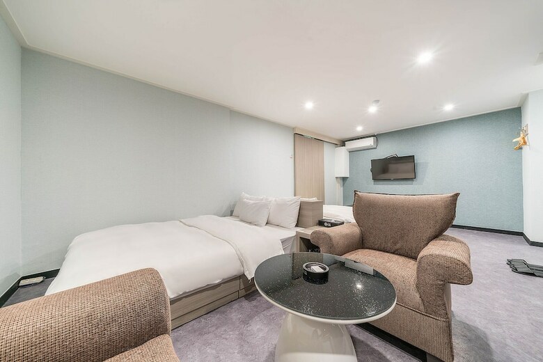 Line Hotel