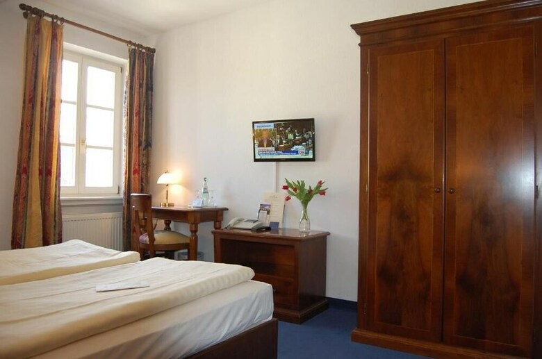 Hotel K�nigin Olga