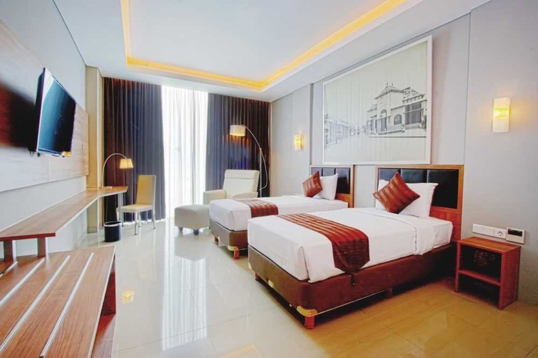 Pasar Baru Square Hotel