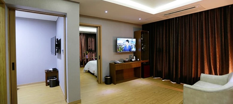 Black Sands Hotel