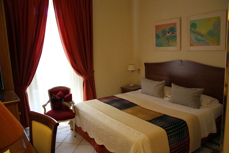 Akropolis Hotel