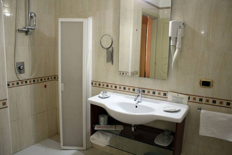 Akropolis Hotel