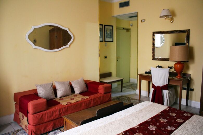 Akropolis Hotel