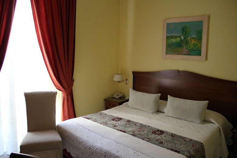 Akropolis Hotel
