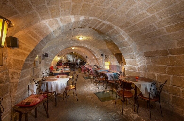 Akropolis Hotel