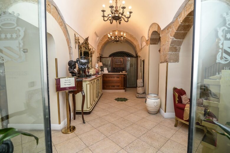 Akropolis Hotel