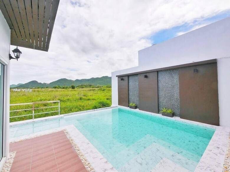 Hotel The Vista Pool Villa