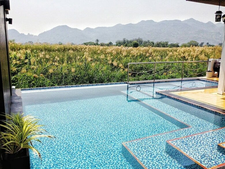 Hotel The Vista Pool Villa