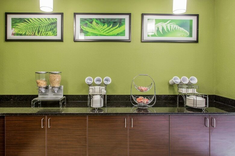 Hotel Sleep Inn & Suites
