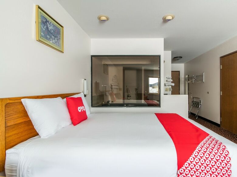Oyo Hotel Chesaning Route 52 & Hwy 57