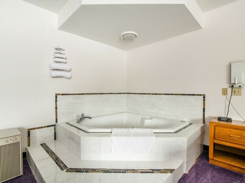 Oyo Hotel Chesaning Route 52 & Hwy 57